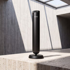 NOID Stick Pro, difusor de aromas inalámbrico en un interior brutalista